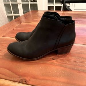 Lucky booties in perfect condition!